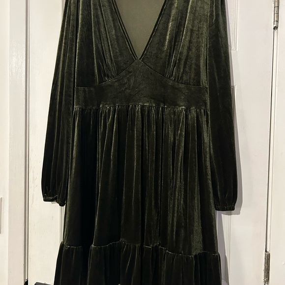 HALARA Deep Green Velvet Long Sleeve Dress - Picture 1 of 3